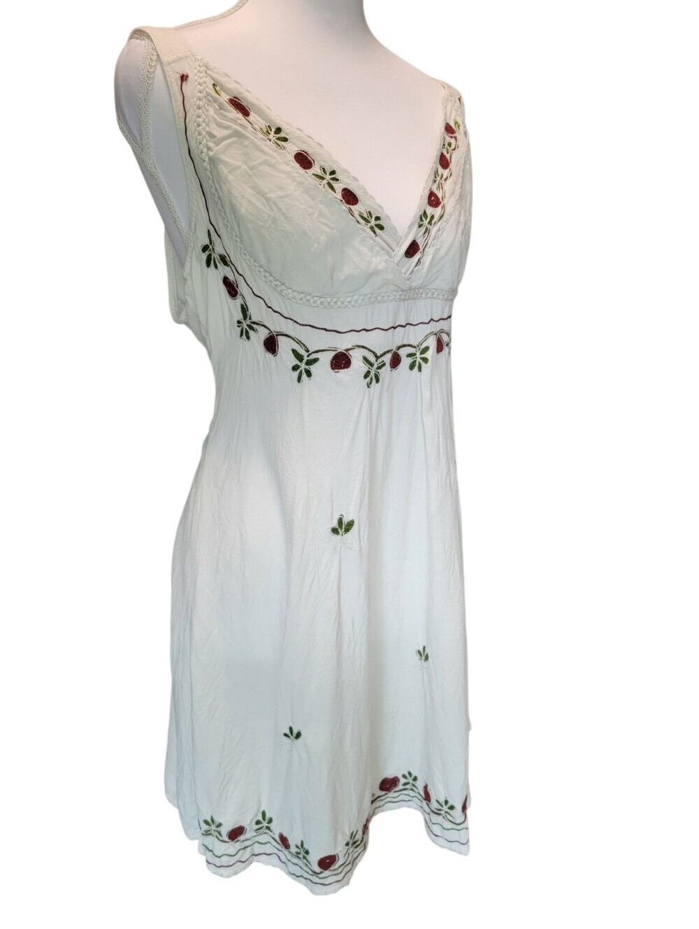 Vintage Just Cruising White Tie Back V-neck Embroidered Dress - Picture 3 of 12
